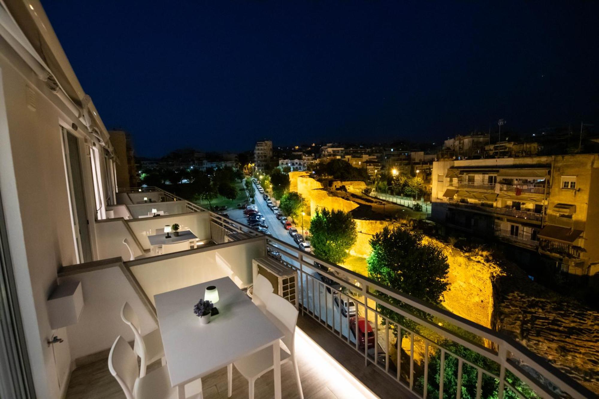 Skia Luxury Living Above The Walls Apartment *