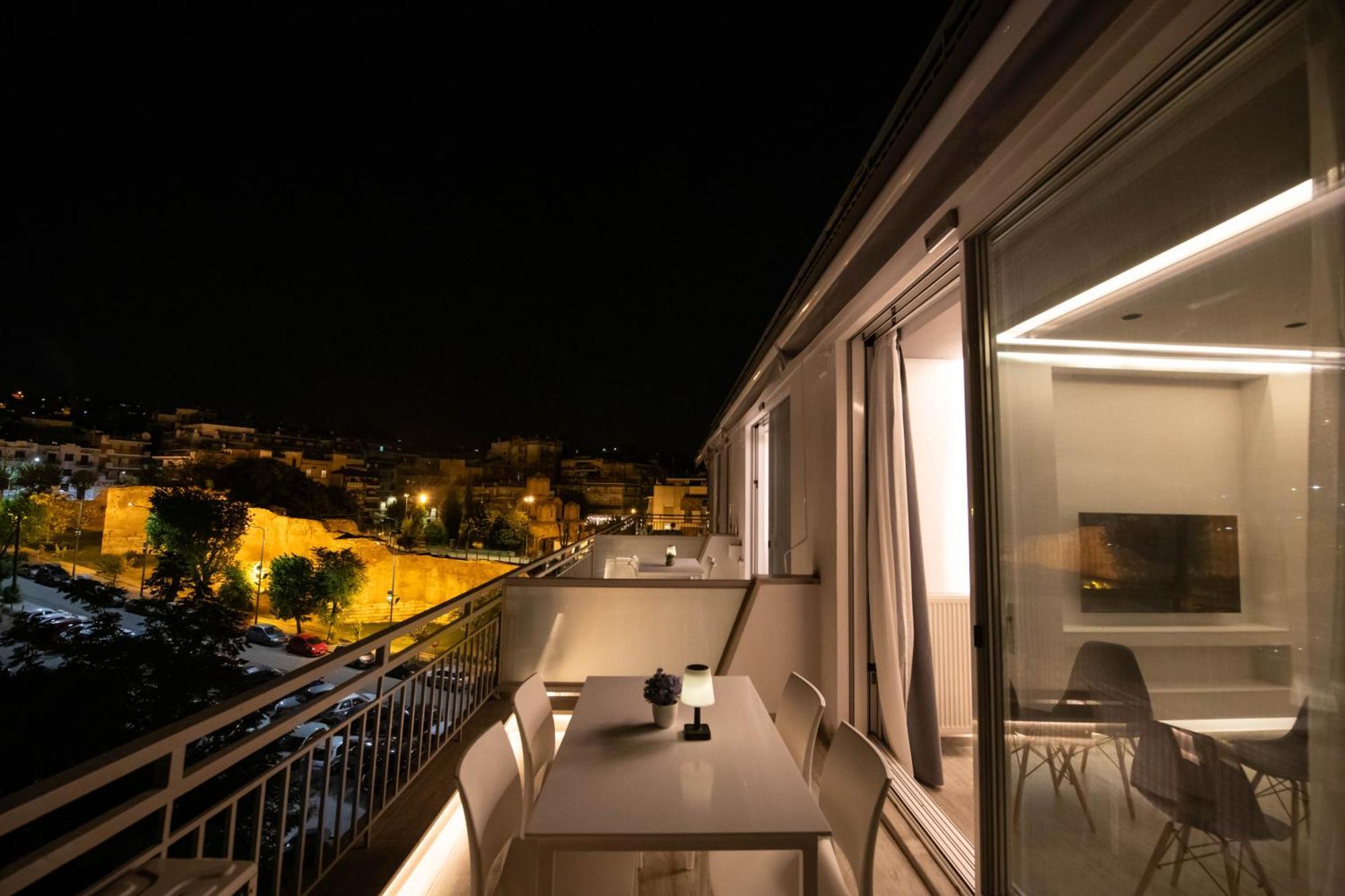 Skia Luxury Living Above The Walls Apartment *