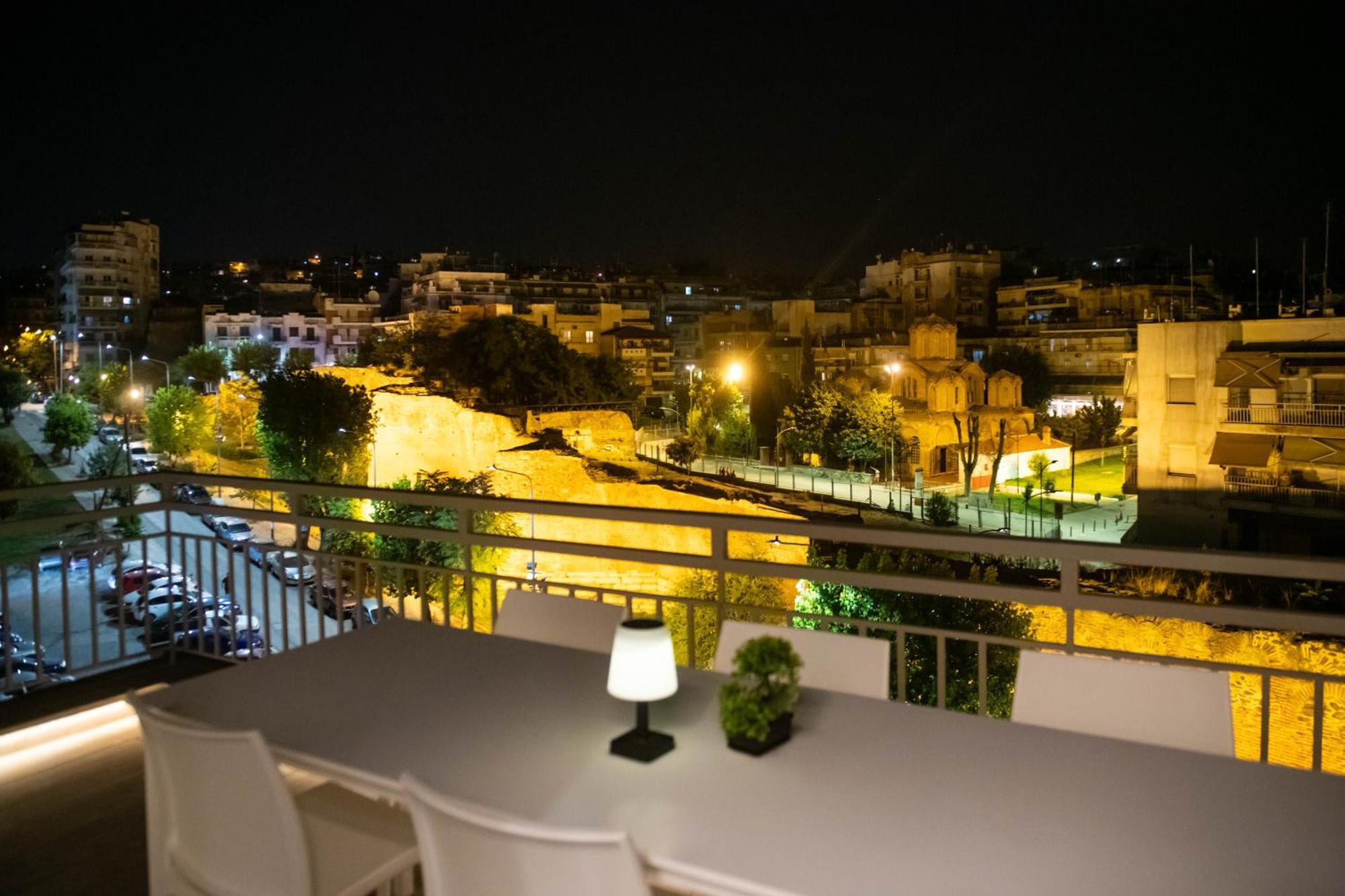 Skia Luxury Living Above The Walls Apartment *